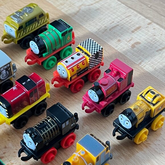 Thomas & Friends Toy Trains MINIS Mixed Train Lot - Picture 4 of 6